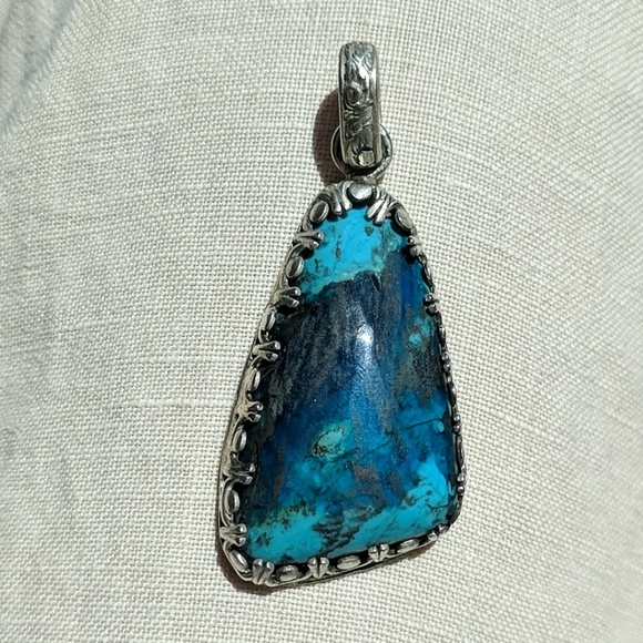 Georguos Pendent - Picture 1 of 4